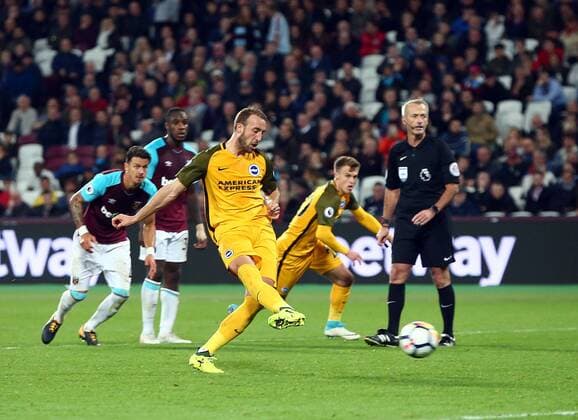 October 20, 2017 - London, England, United Kingdom - Brighton & Hove Albion s Glenn Murrey scores from the penalty spot.during Premier League match between West Ham United against Brighton and Hove Albion at The London Stadium, Queen Elizabeth II Olympic Park, London, Britain - 20 Oct 2017 West Ham United v Brighton and Hove Albion - Premier League  - ZUMAn230 20171020_zaa_n230_327 Copyright: xKieranxGalvinx