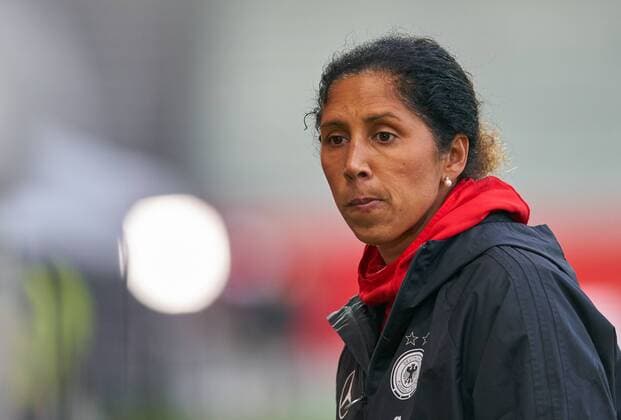 Steffi JONES trainer chef girlfriends emotions disappointed disappointment frustrated sadness sad despair desperation half figure action single portrait portraits single action GERMANY ISLAND 2 3 Soccer Laenderspiel Women Qualification for the World Cup 2019 in France Wiesbaden Germany 20 10 2017