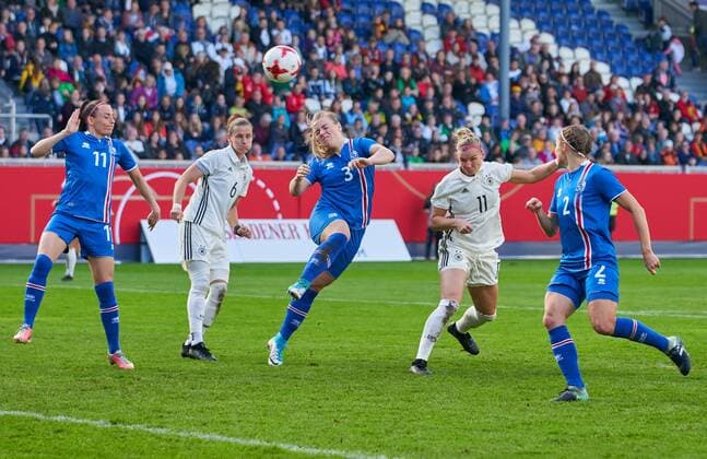 Alexandra POPP DFB 11 Simone LAUDEHR DFB 6 Ingibjoerg SIGURDARDOTTIR ISL 3 Hallbera GISLADOTTIR ISL 11 Glodis VIGGOSDOTTIR ISL 4 GERMANY ICELAND 2 3 Soccer Laenderspiel Women Qualification for the World Cup 2019 in France Wiesbaden Germany 20 10 2017