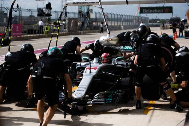 20.10.2017 - Free Practice 2, Lewis Hamilton (GBR) Mercedes AMG F1 W08 United States Grand Prix, Austin 19 - 22 October 2017 20.10.2017 - Free Practice 2, Lewis Hamilton (GBR) Mercedes AMG F1 W08 