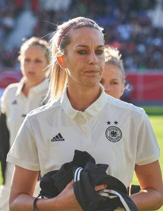 Lena GOESSLING DFB 8 Halbfigur Aktion Singlepicture Portrait Portraet Individual action GERMANY ICELAND 2 3 Soccer Laenderspiel Women Qualification for the World Cup 2019 in France Wiesbaden Germany 20 10 2017