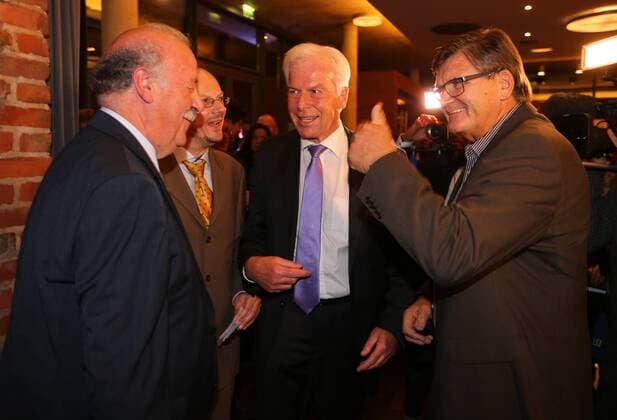 20 10 2017 Deutsche Akademie für Fussbalkultur Football prize award Walter Bensemann Prize 2015 JüRa Rainer Holzschuh kicker Editor and chairman of the jury Vicente del Bosque Trainer legend Hans Meyer