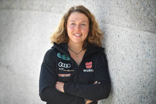 Laura DAHLMEIER (Biathlon), privat,Fotoshooting, Einzelbild,angeschnittenes Einzelmotiv,Halbfigur,halbe Figur. DSV ,Deutscher Skiverband,Pressetermin anlaesslich der Einkleidung im Carmen Wuerth Forum in Kuenzelsau am 19.10.2017, Saison 2017 2018 . *** Laura DAHLMEIER Biathlon private photoshooting single picture single cutout half figure half figure DSV German Ski Association press date at the Carmen Wuerth forum in Kuenzelsau on 19 10 2017 season 2017 2018