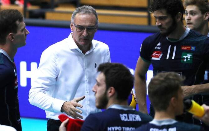 VOLLEYBALL - VBL, Tirol vs Ingersoll INNSBRUCK,AUSTRIA,21.OCT.17 - VOLLEYBALL - VBL, Hypo Tirol AlpenVolleys vs TV Ingersoll Buehl. Image shows head coach Daniel Gavan (Tirol). GEPAxpictures xAndreasxPranter