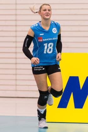 Lisa Stock VC Wiesbaden 18 Libero at the Einlaufen Volleyball 1 Bundesliga Women Black and White Erfurt 1 VC Wiesbaden xprx