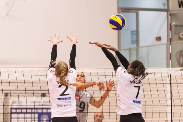v li Emily Grace Thater Black White Erfurt 2 Erika Mercado Chavez Black White Erfurt 7 at Block Volleyball 1 Bundesliga Women Black White Erfurt 1 VC Wiesbaden xprx