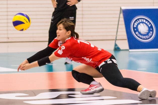 An Saita Black White Erfurt 10 Libero at the Ballanahme Action action Volleyball 1 Bundesliga Women Black White Erfurt 1 VC Wiesbaden xprx