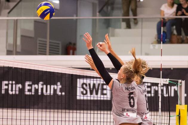 v li Selma Hetmann VC Wiesbaden 6 Kimberly Drewniok VC Wiesbaden 8 at Block Volleyball 1 Bundesliga Women Black & White Erfurt 1 VC Wiesbaden xprx