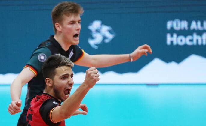 VOLLEYBALL - VBL, Tirol vs Ingersoll INNSBRUCK,AUSTRIA,21.OCT.17 - VOLLEYBALL - VBL, Hypo Tirol AlpenVolleys vs TV Ingersoll Buehl. Image shows the rejoicing of Tomas Ruiz (Buehl). GEPAxpictures xAndreasxPranter