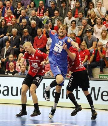 Markus Stegefelt HBW Balingen Weilstetten 19 against Julian Possehl ASV Hamm Westfalen 48 left and Lukas Blohme ASV Hamm Westfalen 2 right ASV Hamm Westfalen vs HBW Balingen Weilstetten Handball 2 Bundesliga 21 10 2017 Hamm Copyright: xEibner-Pressefoto Strohdiekx EP_JSK