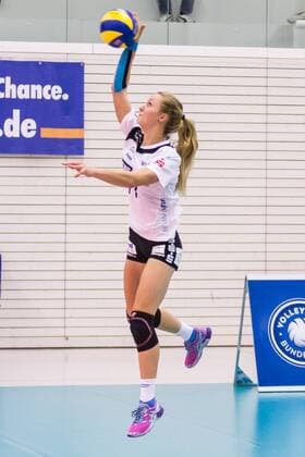 Michaela Wessely Black White Erfurt 11 in the statement Free Action Action action Volleyball 1 Bundesliga Women Black and White Erfurt 1 VC Wiesbaden xprx