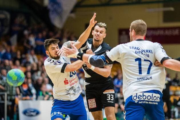 Roman Becvar 33 of HC Elbflorenz 2016 with Ball and Jonas Hoenicke 20 of Dessau Rosslauer HV 06 Bauhausstadt Dessau Copyright: xEibner-Pressefoto HartmutxBoesenerx EP_BOE