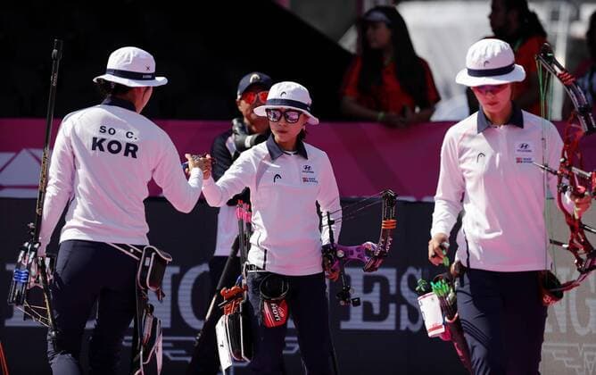 South Korea s team mambers Song Yun Soo, So Chaewon and Choi Bomin compete against Germany for the bronze medal during the World Archery Championships 2017 female compound bow outdoor event in Mexico City, Mexico, 21 October 2017. World Archery Championships in Mexico City !ACHTUNG: NUR REDAKTIONELLE NUTZUNG!  Copyright: xJoséxMéndezx CMX004 20171021-636442187624410190