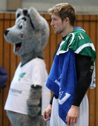 v li mascot Lupo DJK Rimpar Wolves Jan Schäffer DJK Rimpar Wolves disappointed looking disappointing disappointed DKB 2 Handball Bundesliga DJK Rimpar Wolfenbergischer HC xfsx