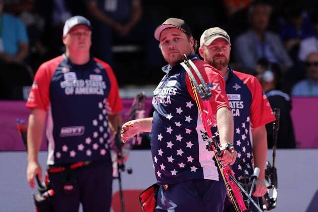 Bogenschießen, WM in Mexiko US team mambers Braden Gellenthien, Kristofer Schaff and Steve Anderson compete against Italy for the gold medal during the World Archery Championships 2017 male compound bow outdoor event in Mexico City, Mexico, 21 October 2017. World Archery Championships in Mexico City !ACHTUNG: NUR REDAKTIONELLE NUTZUNG!  Copyright: xJoséxMéndezx CMX014 20171021-636442214068495111