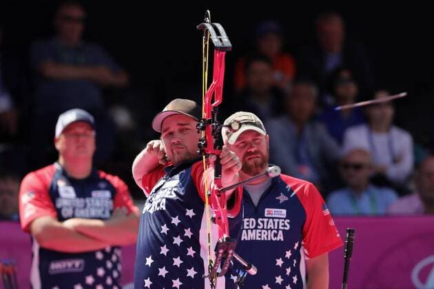 Bogenschießen, WM in Mexiko US team mambers Braden Gellenthien, Kristofer Schaff and Steve Anderson compete against Italy for the gold medal during the World Archery Championships 2017 male compound bow outdoor event in Mexico City, Mexico, 21 October 2017. World Archery Championships in Mexico City !ACHTUNG: NUR REDAKTIONELLE NUTZUNG!  Copyright: xJoséxMéndezx CMX015 20171021-636442214087527111