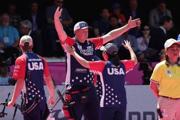Bogenschießen, WM in Mexiko US team mambers Braden Gellenthien, Kristofer Schaff and Steve Anderson compete against Italy for the gold medal during the World Archery Championships 2017 male compound bow outdoor event in Mexico City, Mexico, 21 October 2017. World Archery Championships in Mexico City !ACHTUNG: NUR REDAKTIONELLE NUTZUNG!  Copyright: xJoséxMéndezx CMX016 20171021-636442214730247111