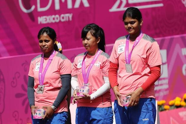 Bogenschießen, WM in Mexiko Indian team formed by Jyothi Surekha Vennam, Trisha Deb and Lily Chanu Paonam wins the silver medal during the women s composite bow competition of the 2017 World Archery Championships, in Mexico City, Mexico, 21 October 2017. 2017 World Archery Championships in Mexico City !ACHTUNG: NUR REDAKTIONELLE NUTZUNG!  Copyright: xJosexMendezx MEX01 20171022-636442405935929716