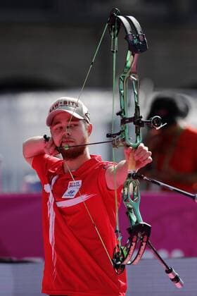 Bogenschießen, WM in Mexiko Danish Stephan Hansen competes before French Sebastien Peineau for the gold medal during the men s composite bow competition of the 2017 World Archery Championships, in Mexico City, Mexico, 21 October 2017. 2017 World Archery Championships in Mexico City !ACHTUNG: NUR REDAKTIONELLE NUTZUNG!  Copyright: xJosexMendezx MEX01 20171022-636442406837921716