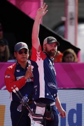 Bogenschießen, WM in Mexiko US Braden Gellenthien competes before French Pierre-Julien Deloche for the bronze medal during the men s composite bow competition of the 2017 World Archery Championships, in Mexico City, Mexico, 21 October 2017. 2017 World Archery Championships in Mexico City !ACHTUNG: NUR REDAKTIONELLE NUTZUNG!  Copyright: xJosexMendezx MEX01 20171022-636442406868029716