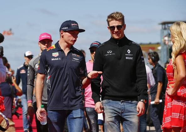 Motorsports: FIA Formula One World Championship WM Weltmeisterschaft 2017, Grand Prix of United States, 33 Max Verstappen (NLD, Red Bull Racing), 27 Nico Hulkenberg (GER, Renault F1 Team), Austin United States of America