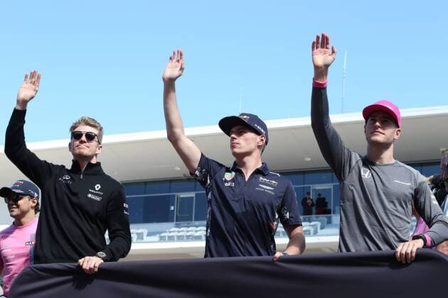 22.10.2017 - Nico Hulkenberg (GER) Renault F1 Team RS17, Max Verstappen (NED) Red Bull Racing RB13 and Stoffel Vandoorne (BEL) McLaren MCL32 United States Grand Prix, Austin 19 - 22 October 2017 22.10.2017 - Nico Hulkenberg (GER) Renault Sport F1 Team RS17, Max Verstappen (NED) Red Bull Racing RB13 and Stoffel Vandoorne (BEL) McLaren MCL32 