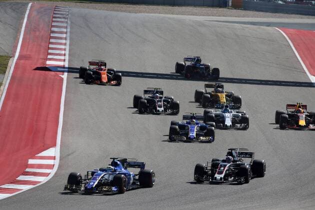 22.10.2017 - Race, Marcus Ericsson (SUE) Sauber C36 and Romain Grosjean (FRA) Haas F1 Team VF-17 United States Grand Prix, Austin 19 - 22 October 2017 22.10.2017 - Race, Marcus Ericsson (SUE) Sauber C36 and Romain Grosjean (FRA) Haas F1 Team VF-17 