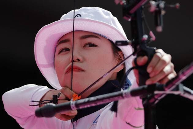 Bogenschießen, WM in Mexiko South Korean Chang Hye Jin competes for the gold medal against Russian Ksenia Perova during the World Archery Championships 2017 individual women s recurve bow outdoor event in Mexico City, Mexico, 22 October 2017. World Archery Champioships 2017 in Mexico City !ACHTUNG: NUR REDAKTIONELLE NUTZUNG!  Copyright: xJoséxMéndezx CMX046 20171023-636443193923901414