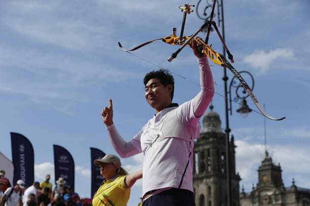 Bogenschießen, WM in Mexiko South Korea s Im Dong Hyun wins the gold medal against China Taipei s Wei Chun-Heng during the World Archery Championships 2017 individual men s recurve bow outdoor event in Mexico City, Mexico, 22 October 2017. World Archery Champioships 2017 in Mexico City !ACHTUNG: NUR REDAKTIONELLE NUTZUNG!  Copyright: xJoséxMéndezx CMX057 20171023-636443207983576554