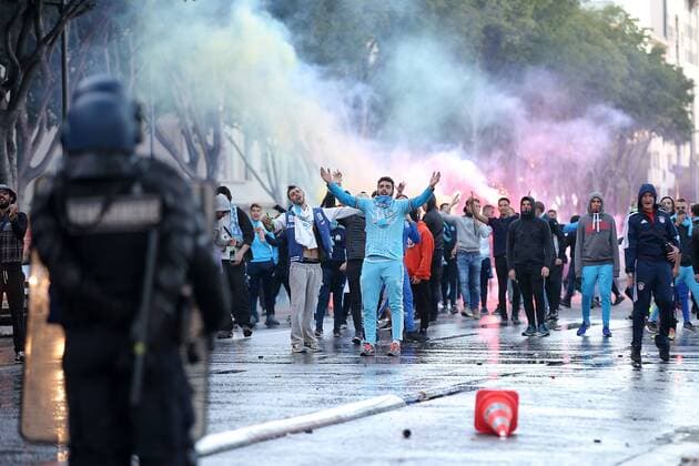 Fußball, Olympique Marseille - Paris Saint Germain, Ausschreitungen in der Stadt Des heurts ont eclate entre les supporters de l Olympique de Marseille et les forces de l ordre aux abords du stade velodrome avant le classico OM Vs PSG. Photo: Laurent Guerin E Press Photo Marseille France  556041