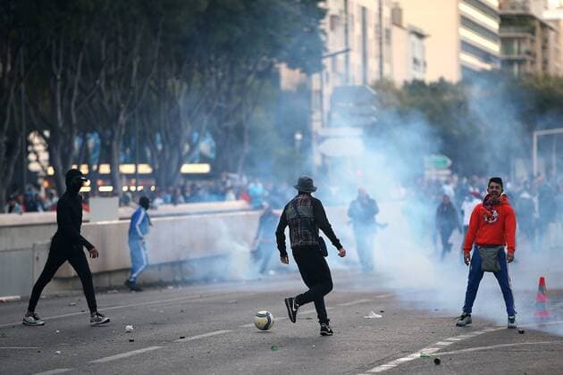 Fußball, Olympique Marseille - Paris Saint Germain, Ausschreitungen in der Stadt Des heurts ont eclate entre les supporters de l Olympique de Marseille et les forces de l ordre aux abords du stade velodrome avant le classico OM Vs PSG. Photo: Laurent Guerin E Press Photo Marseille France  556041