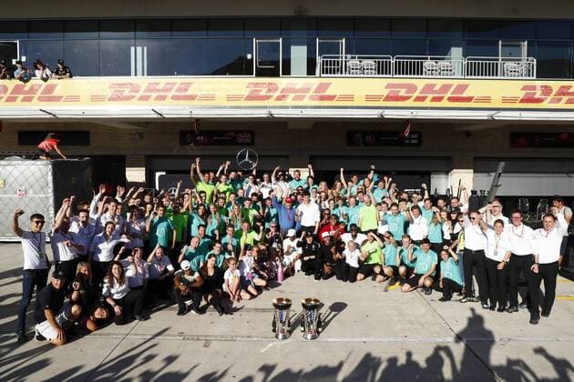 Motorsports: FIA Formula One World Championship WM Weltmeisterschaft 2017, Grand Prix of United States, Mercedes AMG Petronas F1 Team celebrates the win of Constructors Championship 2017, 44 Lewis Hamilton (GBR, Mercedes AMG Petronas F1 Team), 77 Valtteri Bottas (FIN, Mercedes AMG Petronas F1 Team), Niki Lauda (AUT, Mercedes AMG Petronas Formula One Team), Toto Wolff (AUT, Mercedes AMG Petronas Formula One Team), Austin United States of America