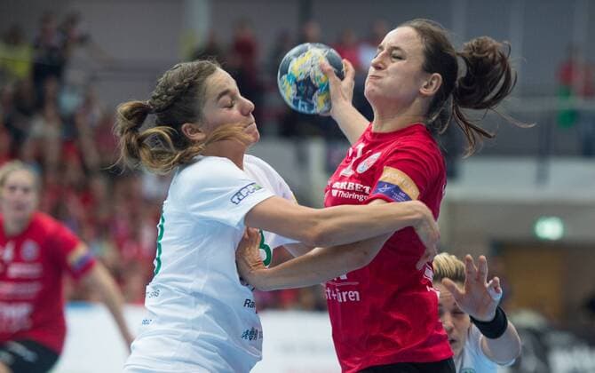 22 10 2017 Nordhausen Handball 3 Match in the Champions League Women Thuringia HC FTC Rail Cargo Hungary v l Zita Szucsanzki 08 FTC Rail Cargo Hungary andKerstin Wohlbold 31 Thueringer HC