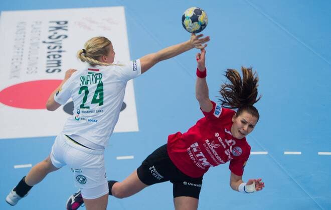 22 10 2017 Nordhausen Handball 3 Match in the Champions League Women Thüringer HC FTC Rail Cargo Hungary v l Danick Snelder 24 FTC Rail Cargo Hungary and Iveta Luzumova 18 Thueringer HC
