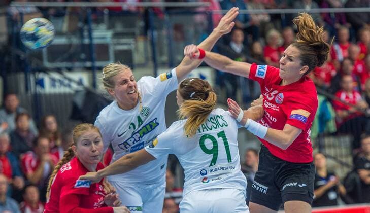 22 10 2017 Nordhausen Handball 3 Match in the Champions League Women Thuringian HC FTC Rail Cargo Hungary v l Meike Schmelzer 13 Thueringer HC Danick Snelder 24 FTC Rail Cargo Hungary Aniko Kovacsics 91 FTC Rail Cargo Hungary and Iveta Luzumova 18 Thueringer HC
