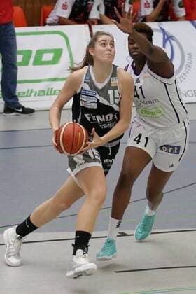 Göttingen Felix Klein Gymnasium 22 10 17 Basketball DBBL 1 Bundesliga Season 2017 18 6 Matchday BG 74 Veilchen Ladies Göttingen vs TH Wohnbau Angels Nördlingen Picture 15 Luisa Geiselsöder TH Residential building Angels Nördlingen left with ball 41 Verdine Warner BG 74 Violet Ladies right xsmmpJPGx