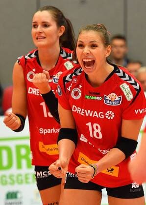 Jubilation at the Dresden SC v l Eva Hodanova and Sasa Planinsec 18 both Dresden Dresdner SC vs USC Münster Volleyball 1 Bundesliga Women 1 League Margon Arena Dresden Bodenbacher Straße DSC season 2017 2018 22 10 2017