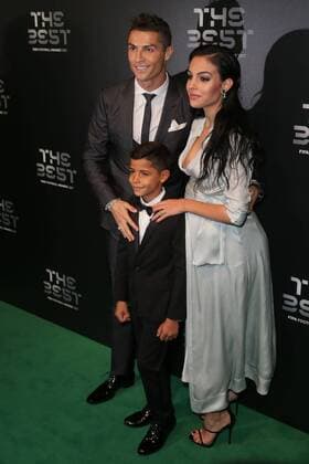 (171024) -- LONDON, Oct. 24, 2017 -- Real Madrid s Cristiano Ronaldo with partner Georgina Rodriguez and his son Cristiano Ronaldo Junior arrive for the Best FIFA Football Awards 2017 in London, Britain, Oct. 23, 2017. ) (SP)BRITAIN-LONDON-THE BEST FIFA FOOTBALL AWARDS 2017 TimxIreland 