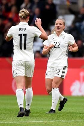 Goalkeeper of the matchmaker Tabea Kemme GER Alexandra Popp GER congratulates Germany Grossaspach Sports Soccer National Team Women World Cup Qualification Germany vs Faeroer on 24 10 2017 mechatronik Arena