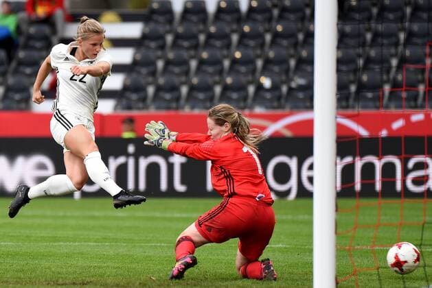 Tabea Kemme GER scores 3 0 Goalkeeper Monika Biskopstö FRO Germany Grossaspach Sport Soccer National Team Women World Cup Qualification Germany vs Faeroer am 24 10 2017 mechatronik Arena