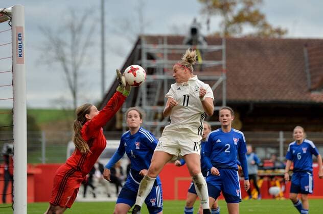 Monika Biskopstö Faröer 1 kisses the ball from Alexandra Popp Germany Germany DFB 11 Soccer World Cup 2019 Qualification Germany Faroe Islands xmkx