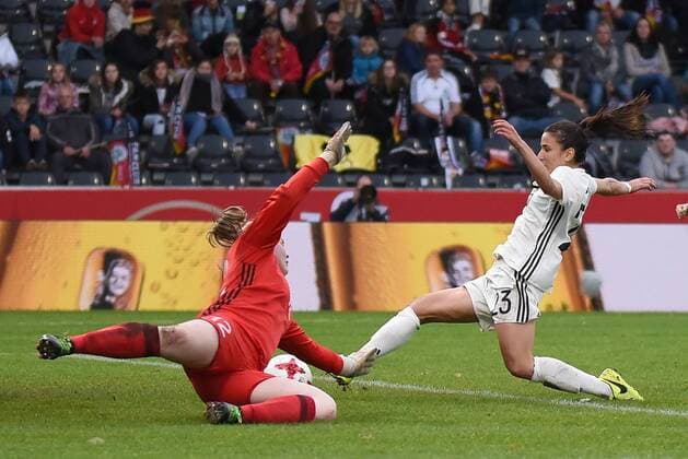 Hasret Kayikci GER scores 8 Goalkeeper Anna Hansen Sunadottir FRO Germany Grossaspach Sport Soccer National Team Women World Cup Qualification Germany vs Faeroer am 24 10 2017 mechatronik Arena