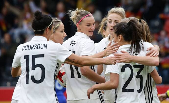 Aspach Soccer World Cup Women Qualification Germany vs Faroe Islands nJubel Germany from left Sara Doorsoun Alexandra Popp Hasret Kayikci