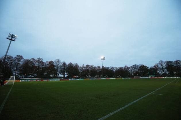 24 10 2017 xkvx Soccer DFB Pokal 1 FC Schweinfurt 05 Eintracht Frankfurt emspor v l Stadium view Anischt Stadion Arena Flutlicht Rasen Schweinfurt