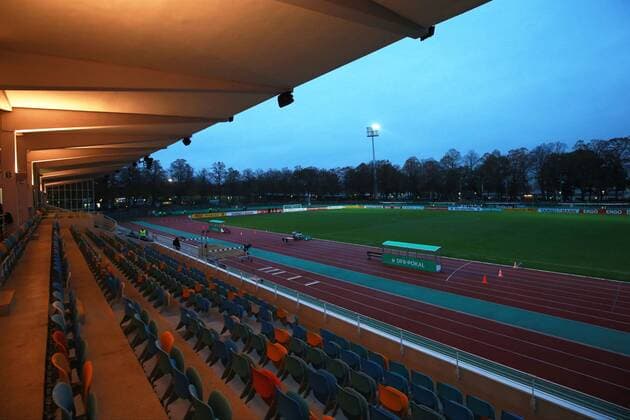 24 10 2017 xkvx Soccer DFB Pokal 1 FC Schweinfurt 05 Eintracht Frankfurt emspor v l Stadium view Anischt Stadion Arena Flutlicht Rasen Schweinfurt