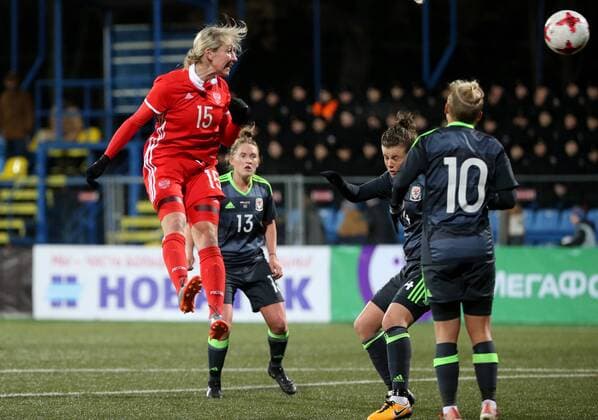 FuÃŸball, Damen, WM-Quali, Russland - Wales ST PETERSBURG, RUSSIA - OCTOBER 24, 2017: Russia s Yelena Danilova and Wales Rachel Rowe, Hayley Ladd, and Jessica Fishlock (L-R) in the 2019 FIFA Women s World Cup Qualification football match between Russia and Wales at Petrovsky Stadium. Alexander Demianchuk TASS  TS0665CB