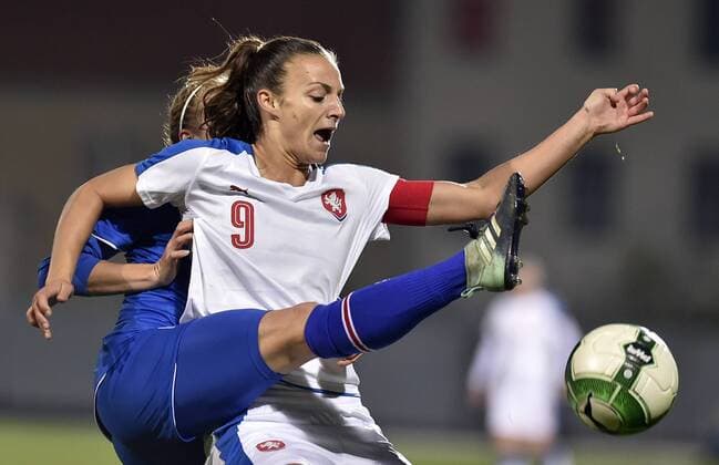 Sif Atlandottir of Iceland, left, and Lucie Vonkova of Czech in action during the women s World Cup qualification soccer match between Germany and Iceland in Znojmo, Czech Republic, on Monday, October 24, 2017. (CTKxPhoto LubosxPavlicek) CTKPhotoP201710241064601  PAV 13