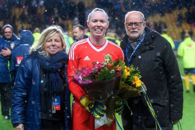 171024 Sveriges malvakt Hedvig Lindahl gör sin 144:e landskamp under VM-kvalmatchen i fotboll mellan Sverige och Ungern den 24 oktober 2017 i Boras och är därmed den malvakt som gjort flest landskamper nagonsin i Sverige.  Copyright: CARLxSANDIN BB171024CS035