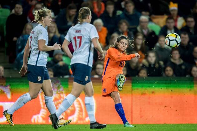 Danielle van de Donk of the Netherlands during the FIFA Women s World Cup 2019 qualifying match between The Netherlands and Norway at the Noordlease Stadium on October 24, 2017 in Groningen, The Netherlands FIFA Women s World Cup 2019 qualifying group 3 2017 2018 xVIxVIxImagesx xRonaldxBonestrooxIVx 9114339