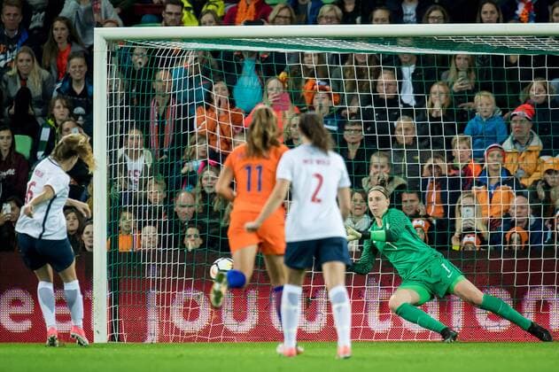 Goalkeeper Sari van Veenendaal of the Netherlands stops a penalty of Maren Mjelde of Norway during the FIFA Women s World Cup 2019 qualifying match between The Netherlands and Norway at the Noordlease Stadium on October 24, 2017 in Groningen, The Netherlands FIFA Women s World Cup 2019 qualifying group 3 2017 2018 xVIxVIxImagesx xRonaldxBonestrooxIVx 9114348